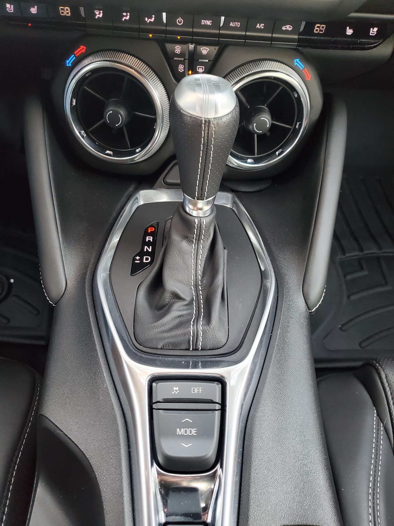 2019 Chevrolet Camaro photo 3