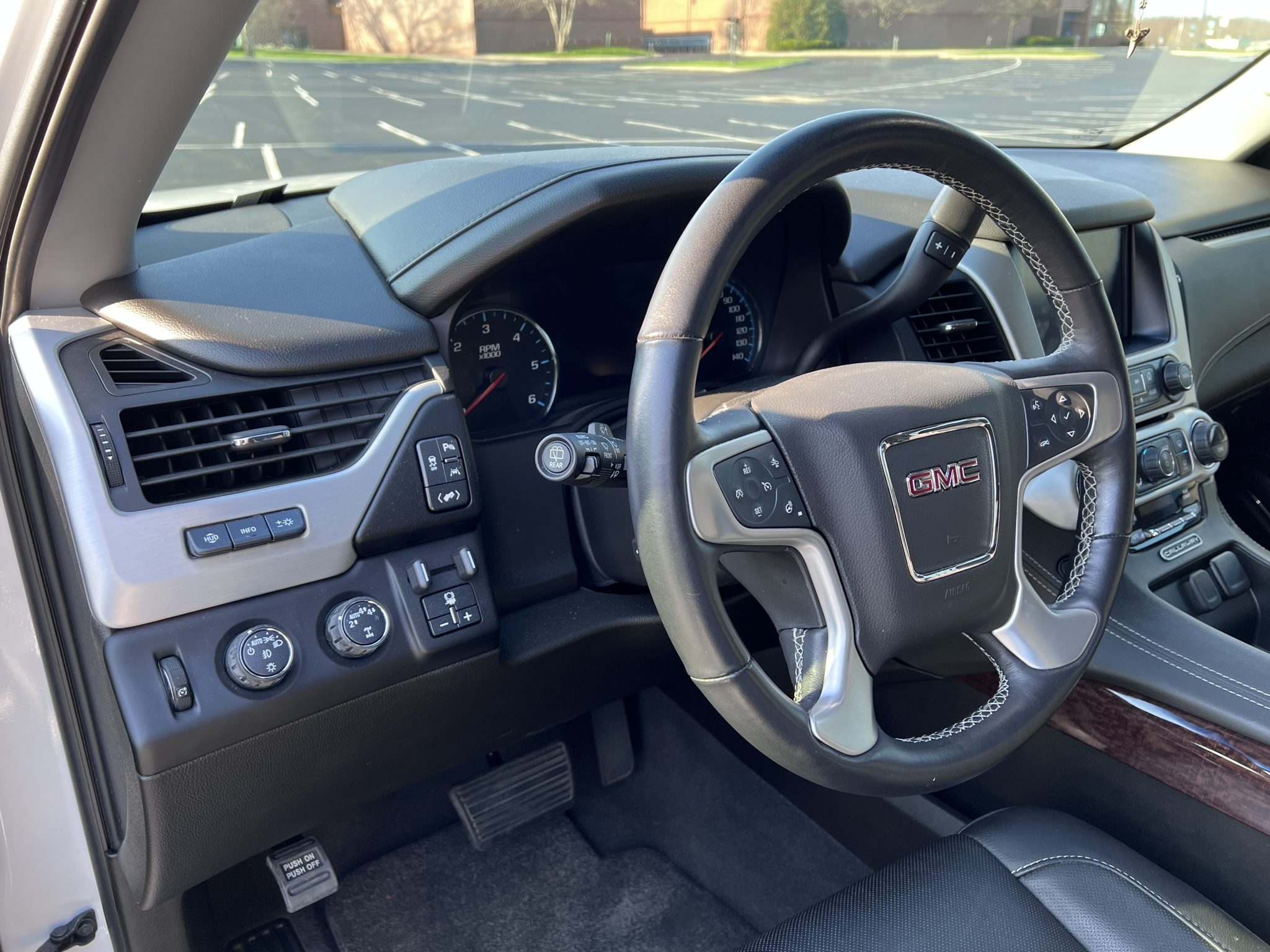 2019 GMC Yukon SC560 photo 5