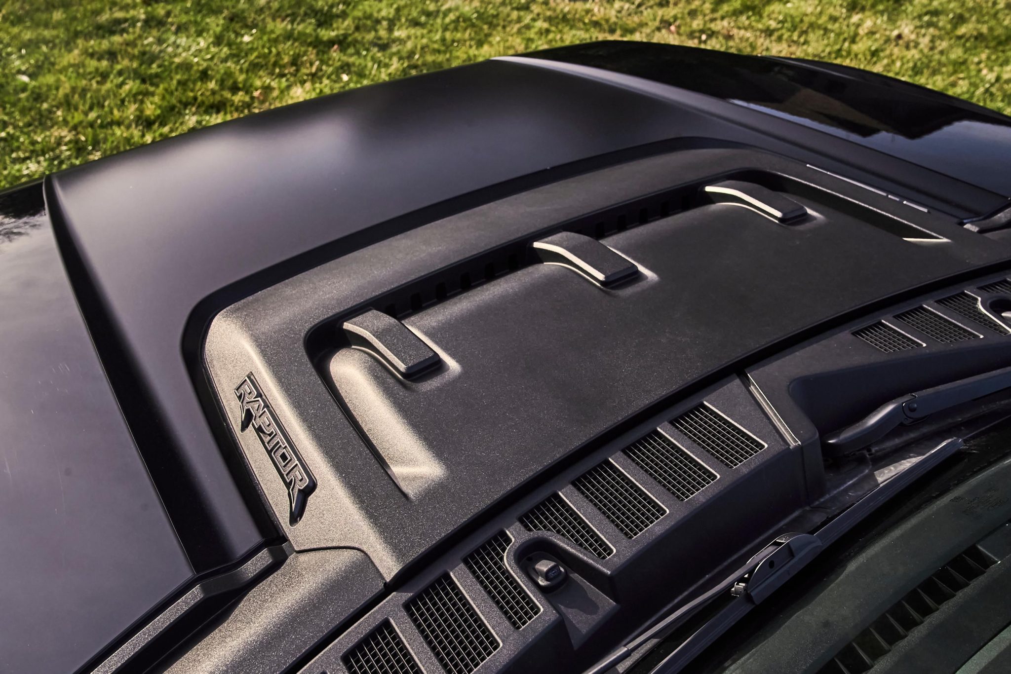 2022 Ford F-150 Raptor SuperCrew photo 13