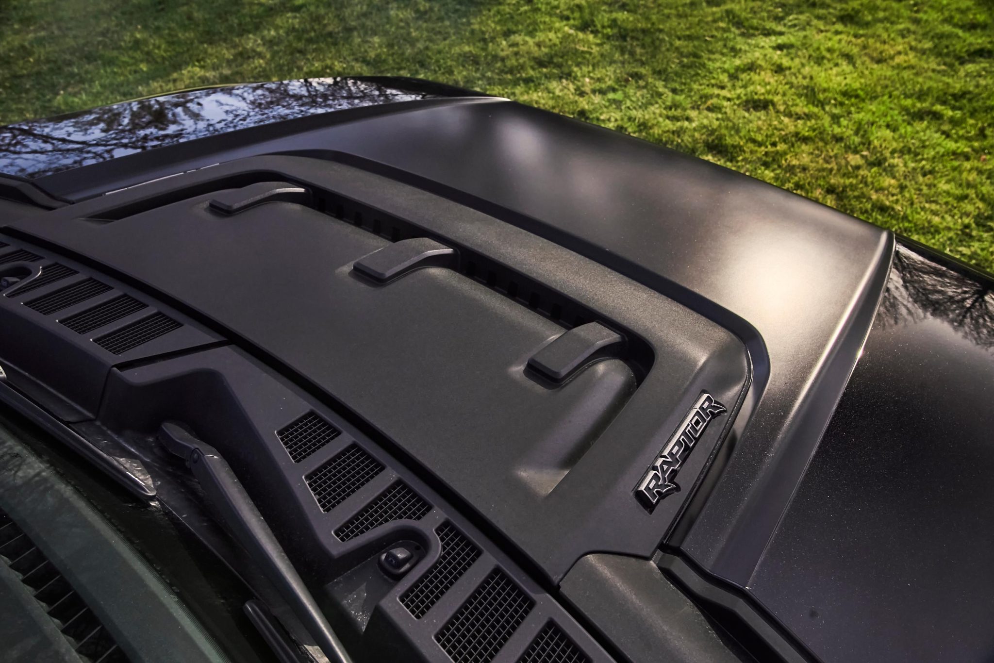 2022 Ford F-150 Raptor SuperCrew photo 14