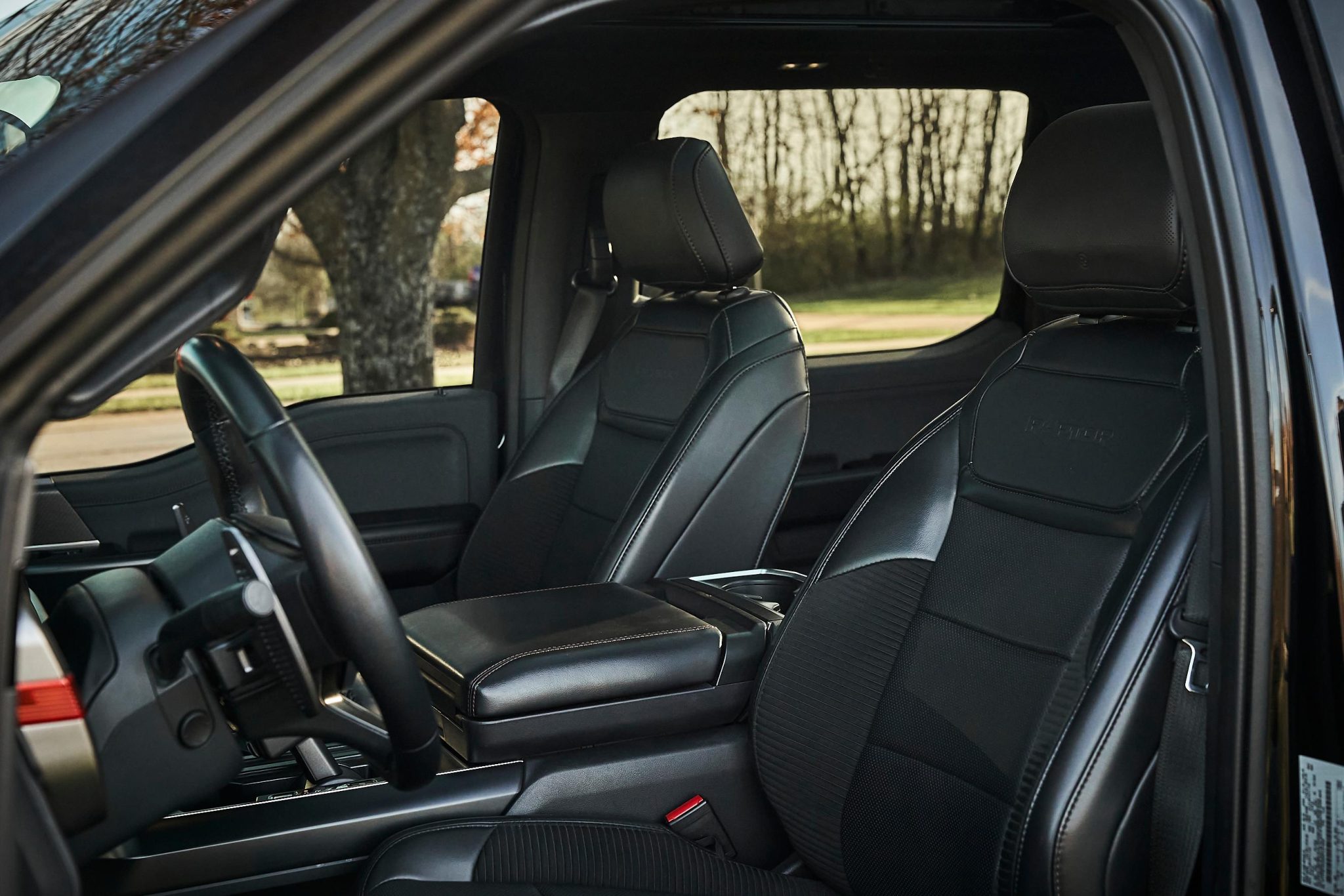 2022 Ford F-150 Raptor SuperCrew photo 20