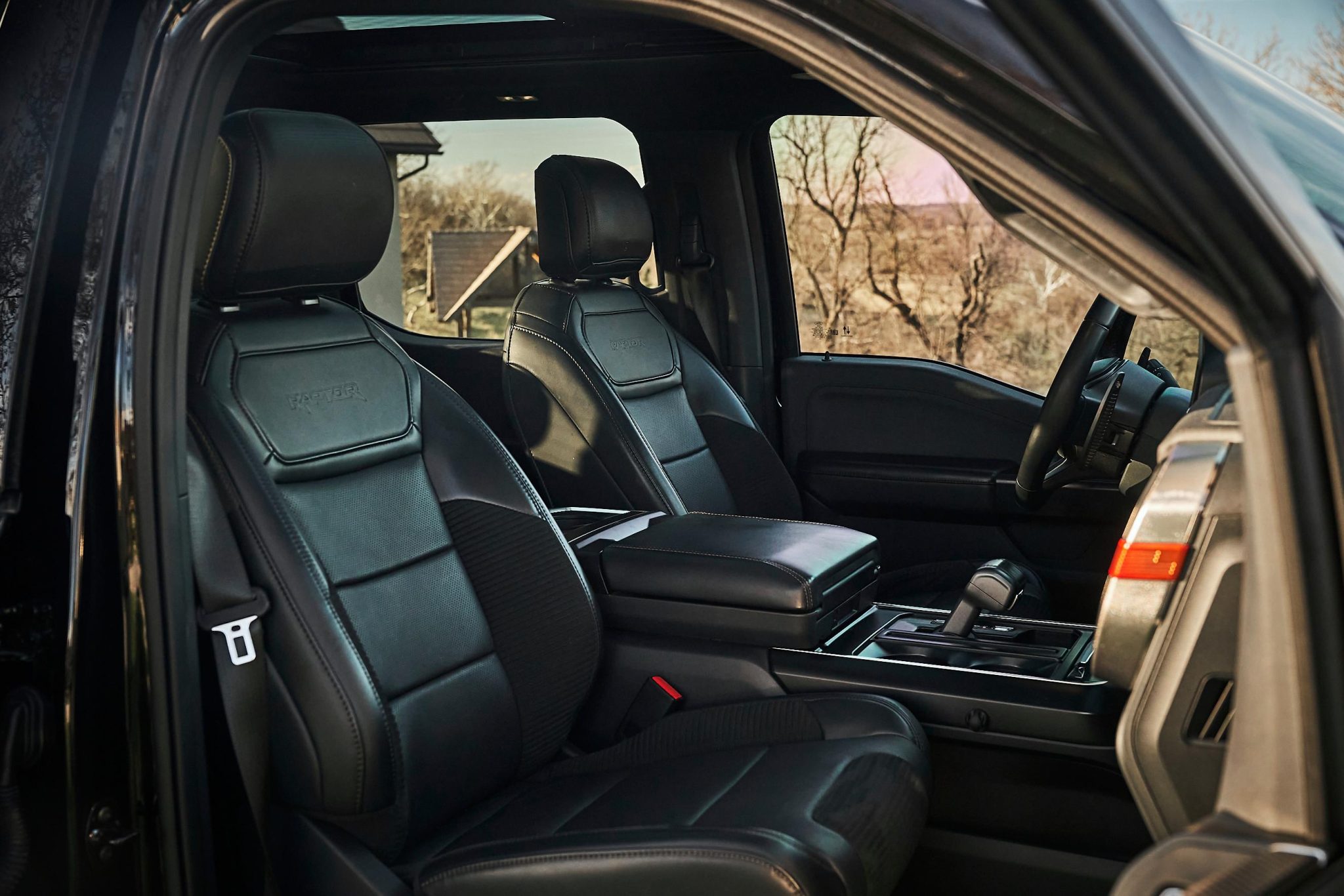 2022 Ford F-150 Raptor SuperCrew photo 22