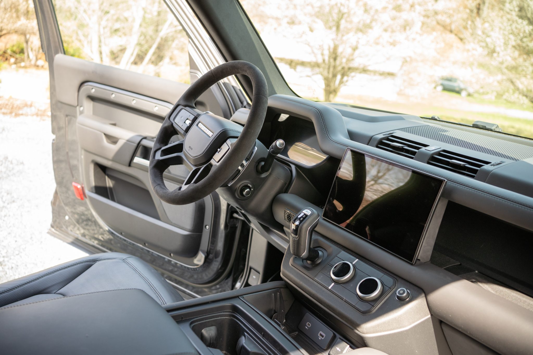 2023 Land Rover Defender 90 photo 3